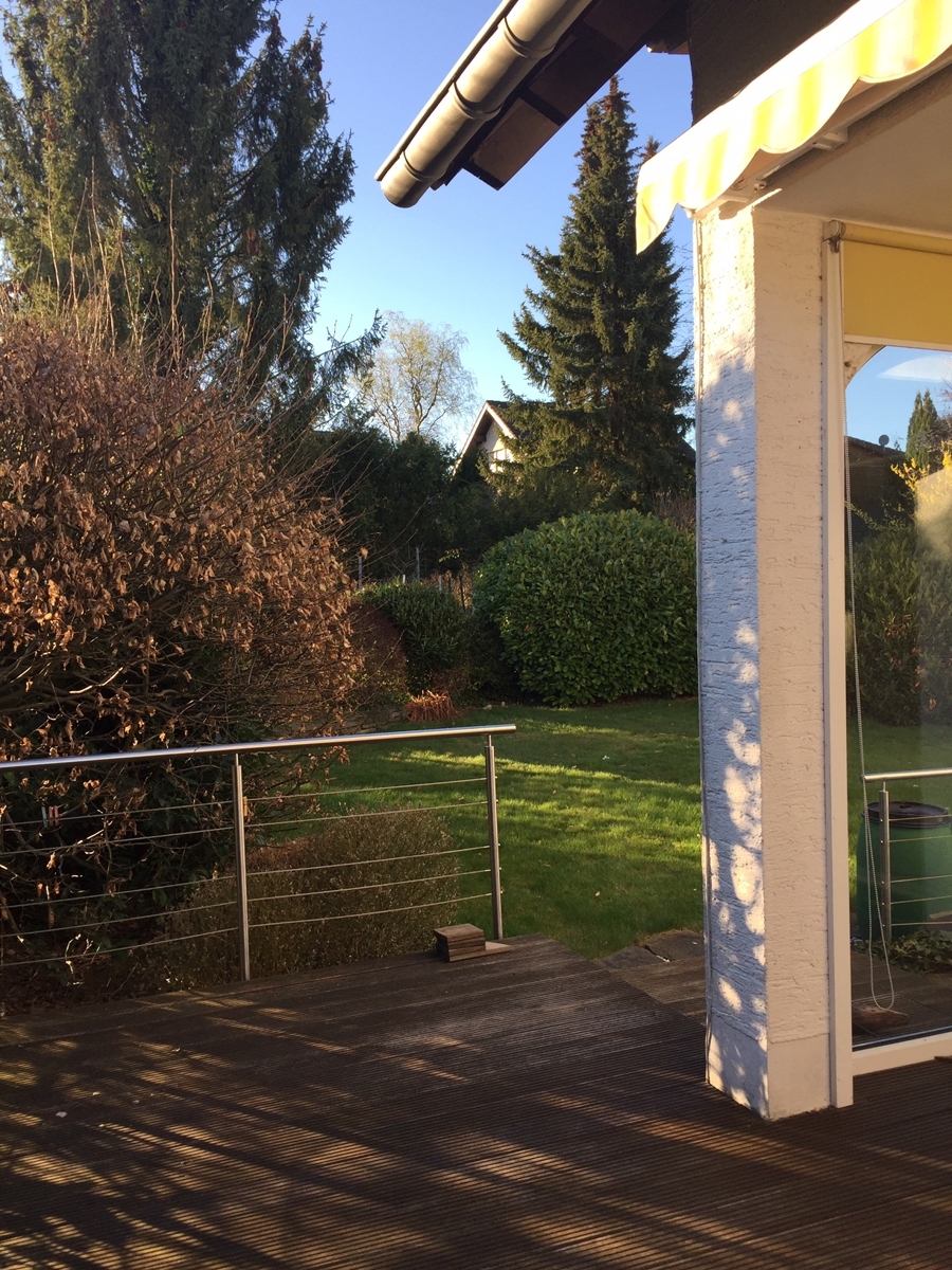 Blick auf die Terrasse und in den Garten Einfamilienhaus Much / Marienfeld