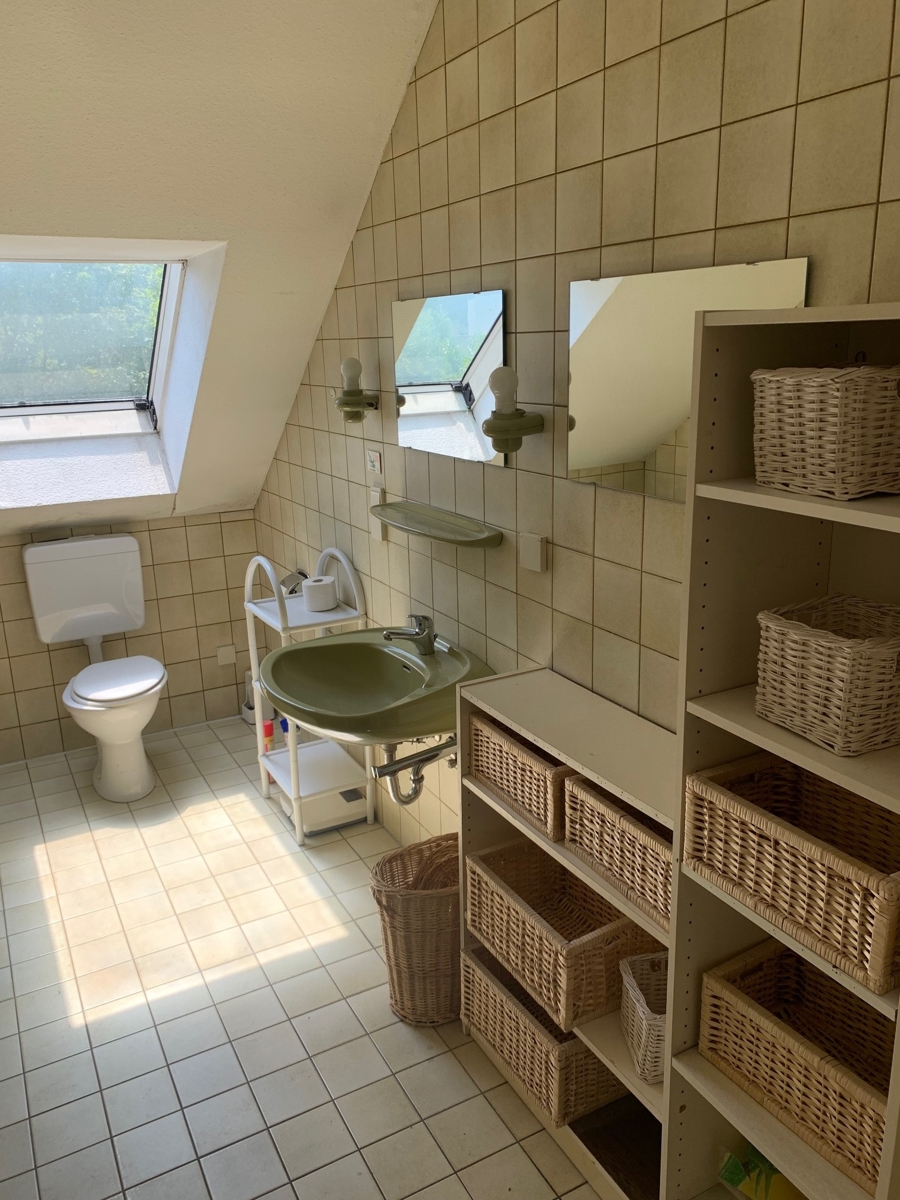 Badezimmer mit Wanne, Dusche und WC Einfamilienhaus Sankt Augustin