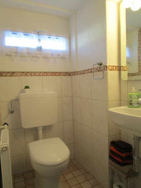 G�ste-WC mit Fenster Reiheneckhaus Lohmar