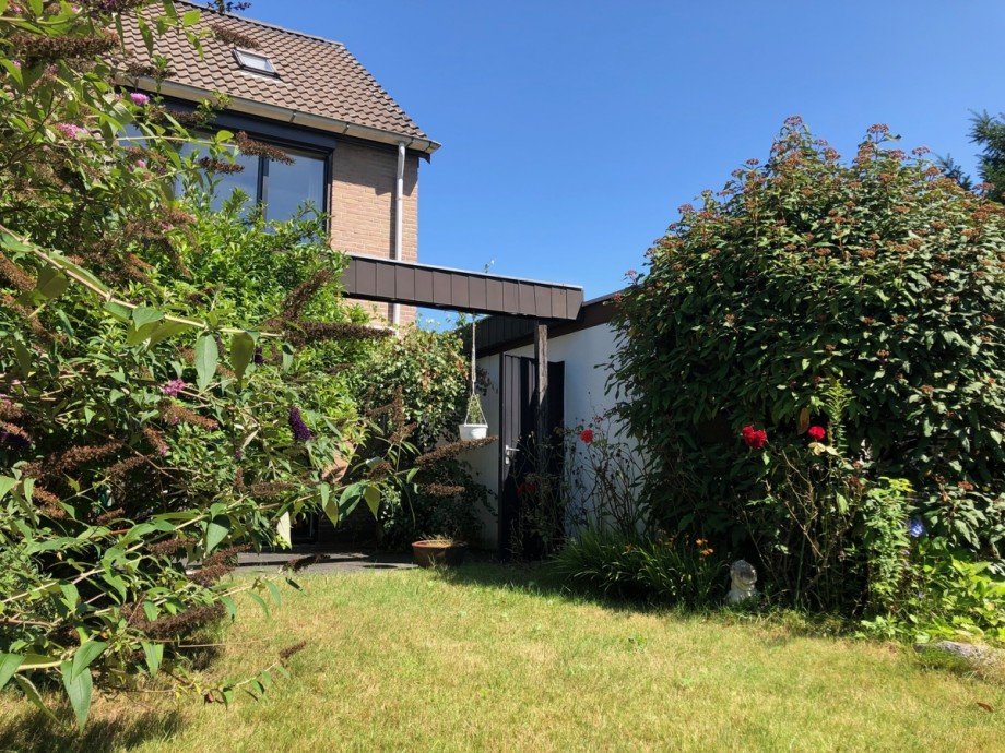 R�ckansicht mit Garten Reiheneckhaus Sankt Augustin