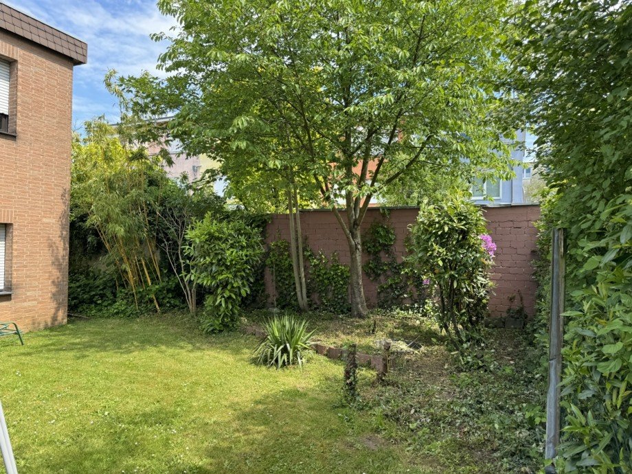 Gartenbereich Zweifamilienhaus R�srath