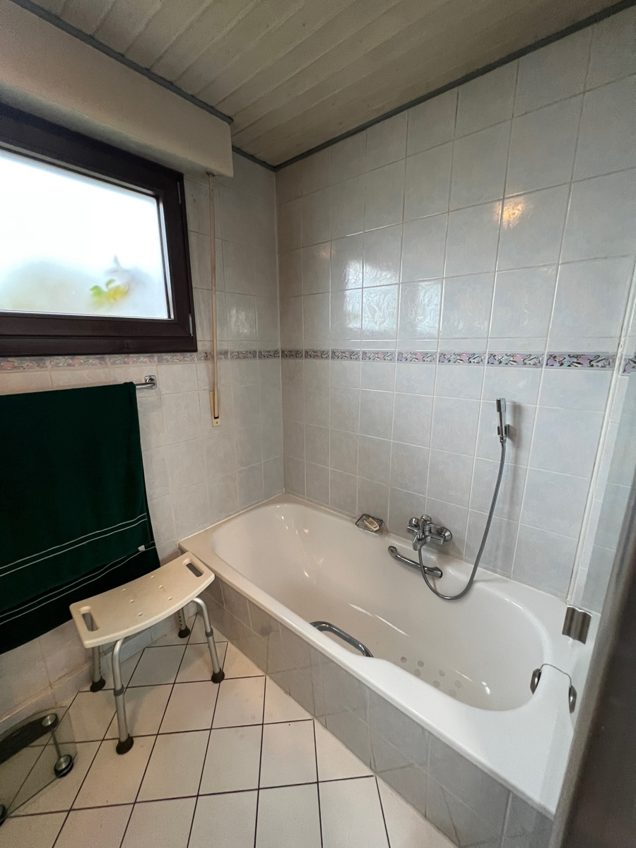 Ansicht Badezimmer im EG Bungalow Sankt Augustin
