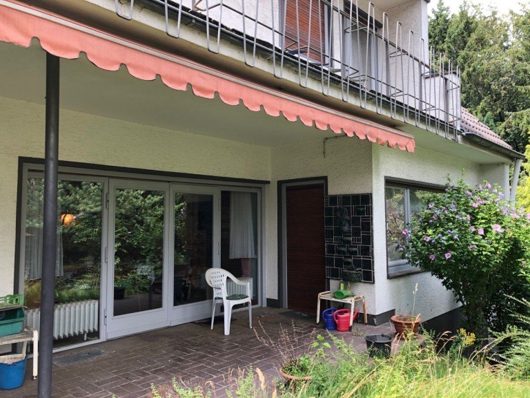 Ansicht �berdachte Terrasse Bonn Einfamilienhaus BONN HOLZLAR freist. Einfamilienhaus ca. 170 m� Wfl., 5-6 Zimmer, Vollkeller, Garage, ca. 1.200 GrSt