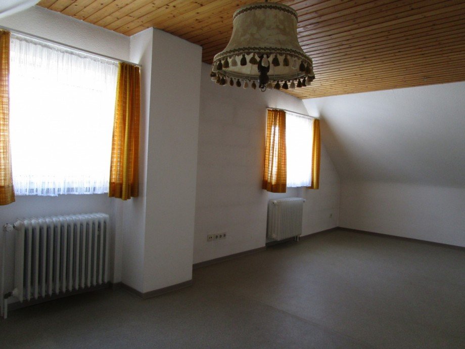 gro�es Zimmer im Dachgeschoss Doppelhaush�lfte Sankt Augustin