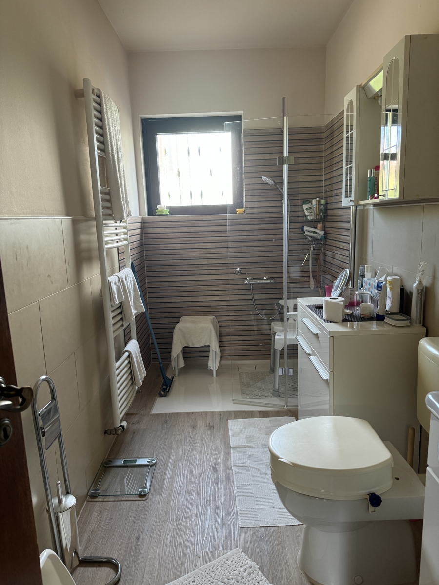 Bad EG Zweifamilienhaus R�srath