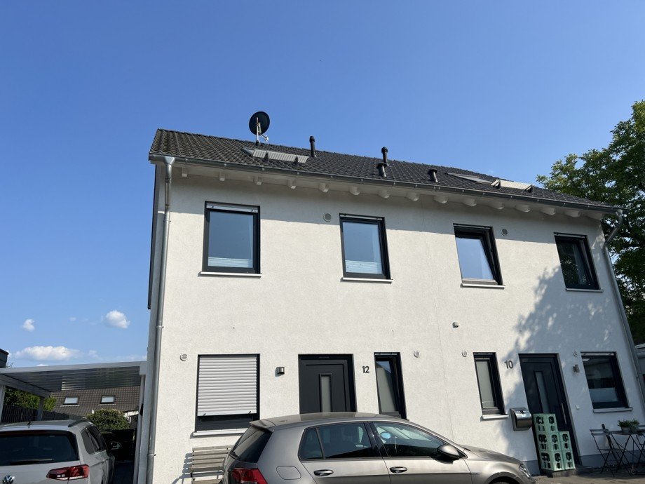 Vorderansicht Doppelhaush�lfte Pulheim / Geyen