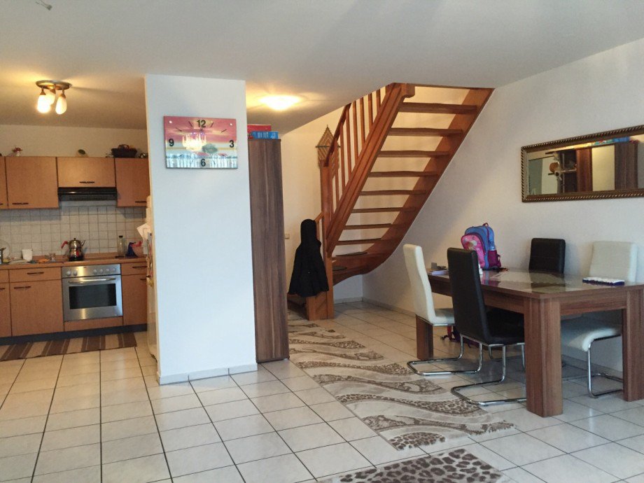 Blick in die K�che und in die Eingangsdiele Etagenwohnung Troisdorf