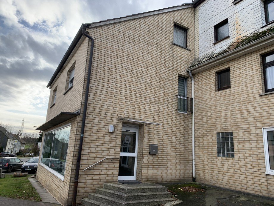 Vorderansicht Mehrfamilienhaus Gemischt-Grundst�ck Windeck