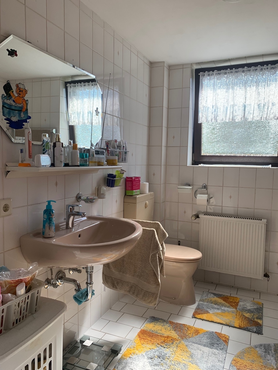 Bad mit Wanne und Dusche Etagenwohnung Sankt Augustin