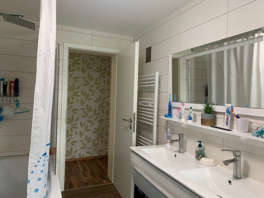 Badezimmer im OG Einfamilienhaus Buchholz (Westerwald) / K�lsch-B�llesbach