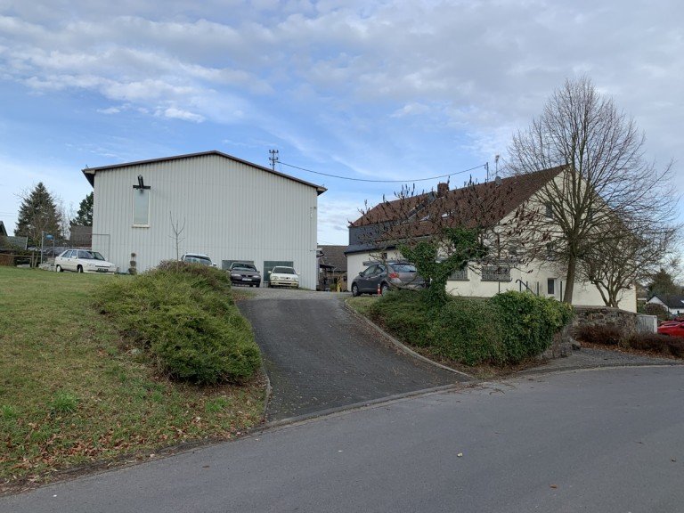 Seitenansicht mit Baugrundst�ck Windeck Gemischt-Grundst�ck WINDECK-LEUSCHEID, MFH + Gewerbe + Lager, ca. 1.450 m� GrSt + TOP BauGrSt. ca. 800 m� + ca. 1.055 m�