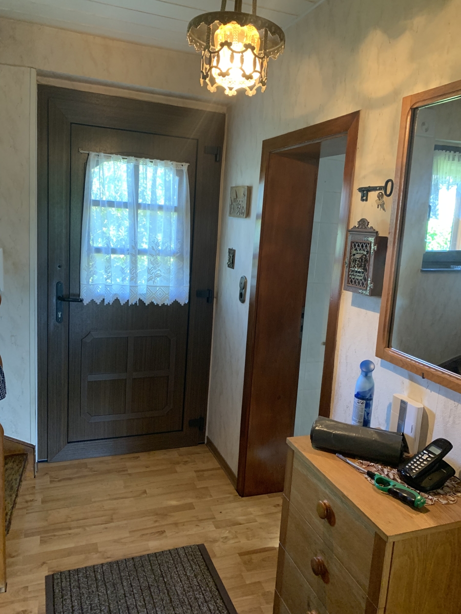 Flur mit Haust�re Einfamilienhaus Rheinbach