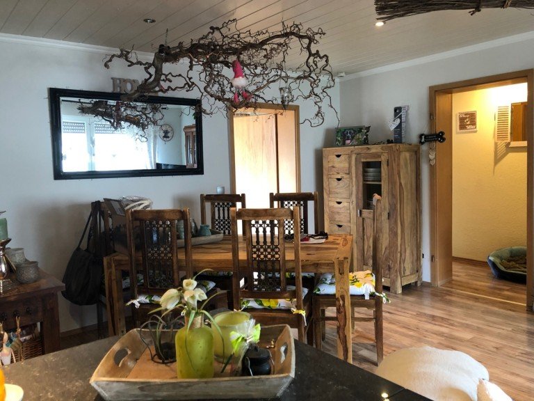 Wohn,- Essbereich Niederkassel Einfamilienhaus NIEDERKASSEL MONDOF TOP zentrale Lage, Haus im Haus 3-4 Zimmer mit ca. 95 m� Wfl, Garage, Garten