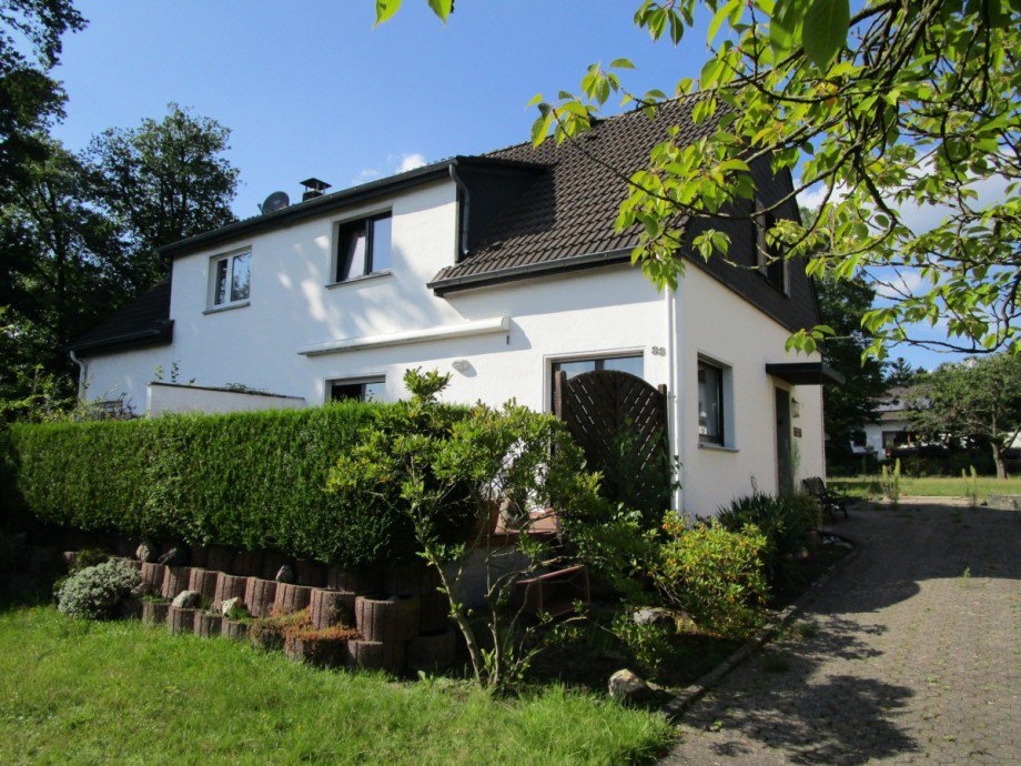 Ansicht mit Zufahrt Doppelhaush�lfte Siegburg