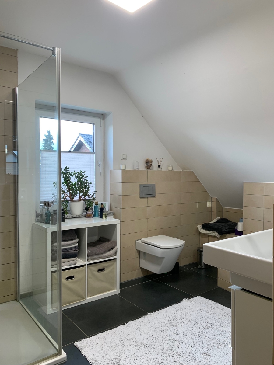 Badezimmer im OG Einfamilienhaus Sankt Augustin