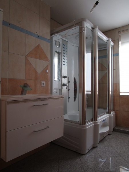 2.Wohnung Badezimmer Mehrfamilienhaus K�nigswinter