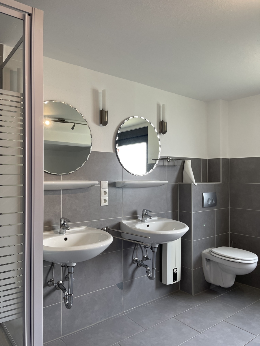 Badezimmer mit Wanne & Dusche Einfamilienhaus Sankt Augustin