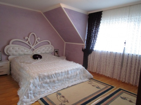 Elternschlafzimmer Wohnung 3 Mehrfamilienhaus K�nigswinter