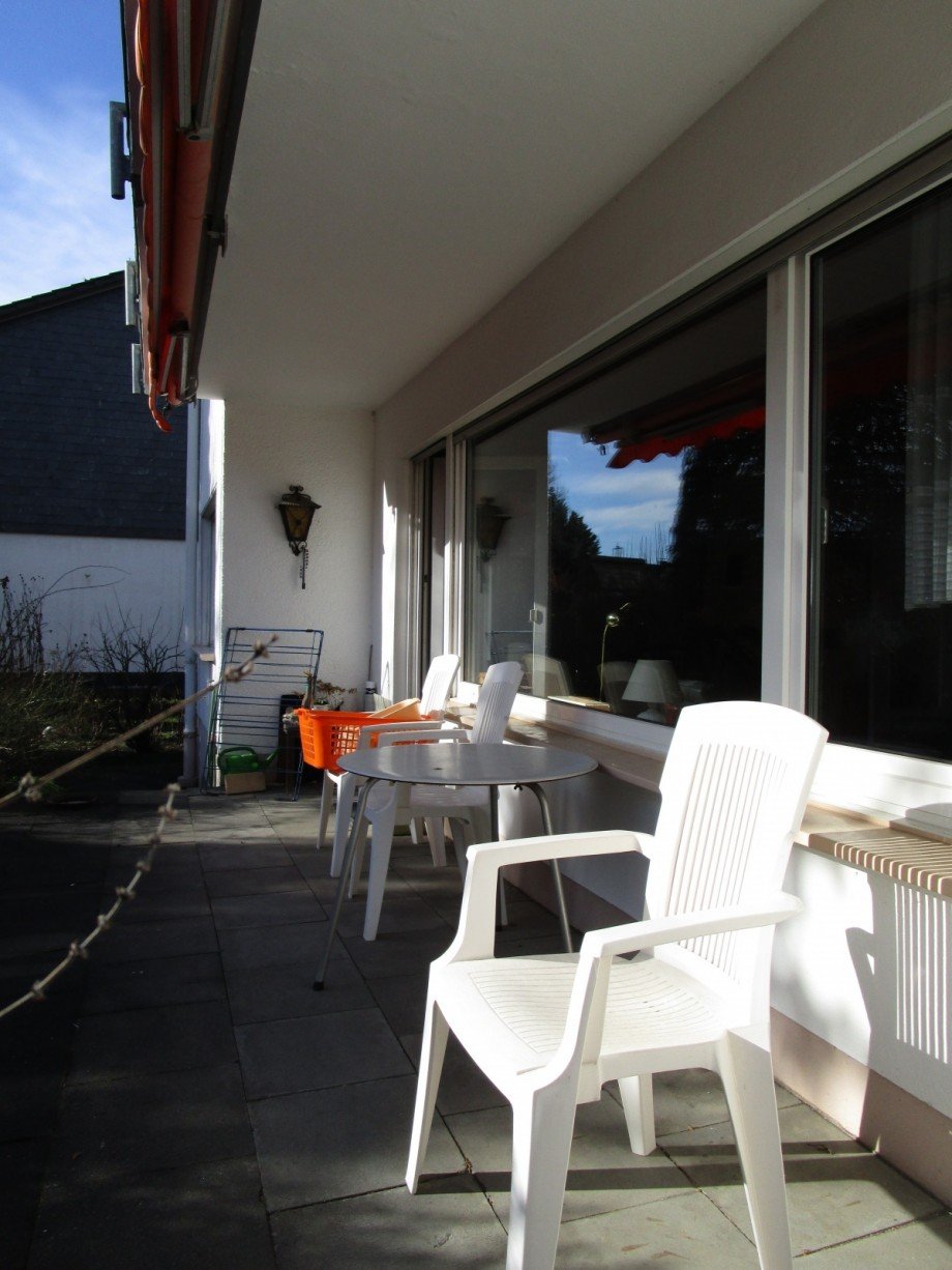 Terrassenansicht mit Markise Einfamilienhaus Sankt Augustin