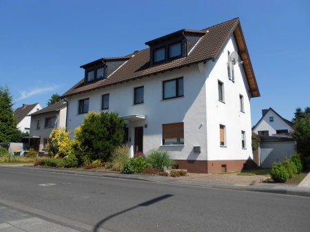 Stra�enansicht Mehrfamilienhaus Lohmar