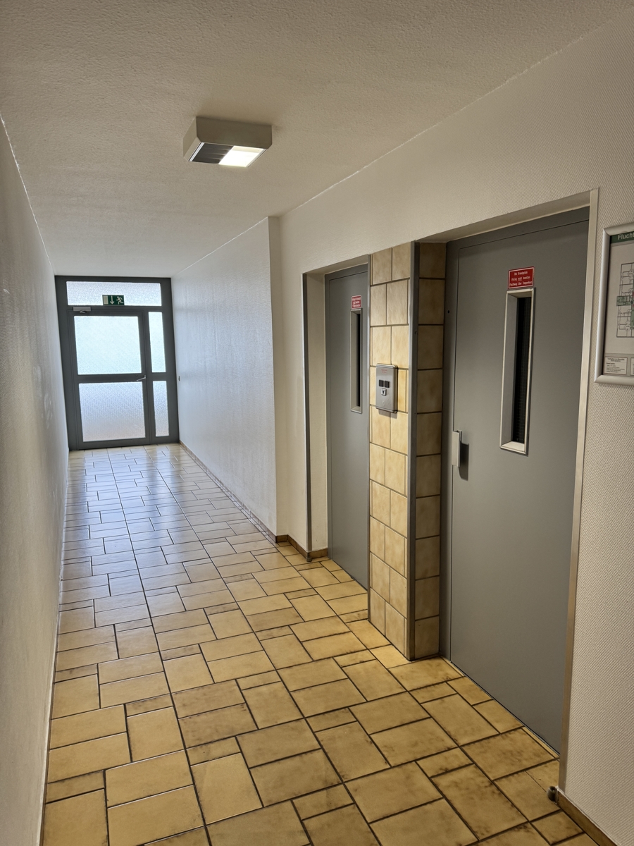Flur und Aufzugsanlage Etagenwohnung Sankt Augustin
