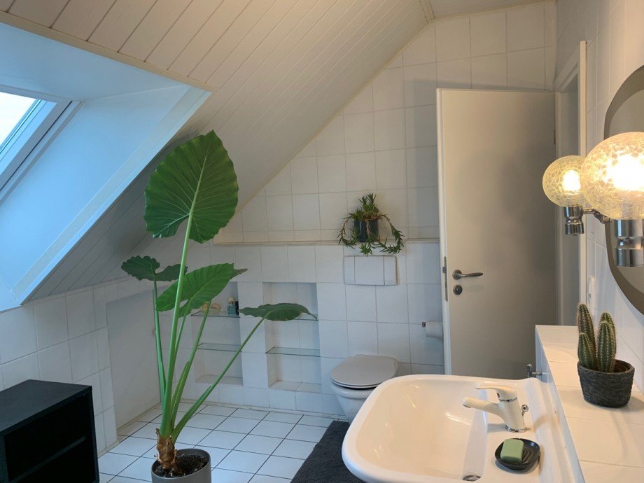 Ansicht Badezimmer mit Wanne und Dusche Einfamilienhaus Sankt Augustin