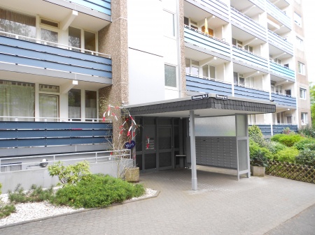 Ansicht Eingangsbereich Sankt Augustin Etagenwohnung SANKT AUGUSTIN, 1 Zimmer- Appartement im 6.OG, ca. 40 m� Wfl., K�che, Diele, Bad, Balkon, Stellplatz