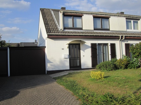 Hausansicht, Garage Doppelhaush�lfte Sankt Augustin