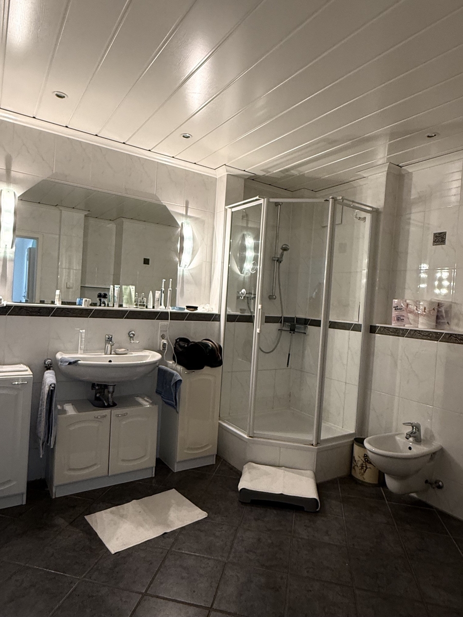 - Etagenwohnung Bonn