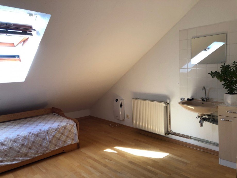 gro�es Kinderzimmer 1 im Dachgeschoss Reihenhaus Sankt Augustin