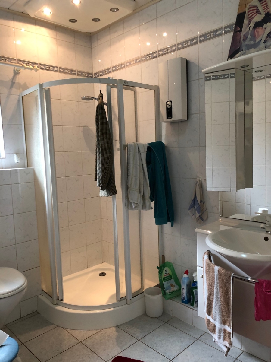 Dusche / WC in der ELW Einfamilienhaus Hennef (Sieg)