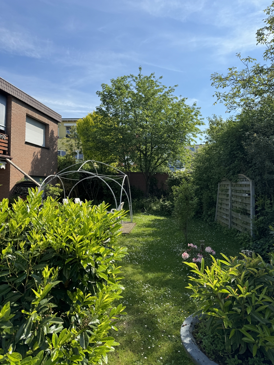 Gartenbereich Zweifamilienhaus R�srath