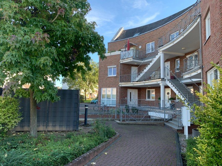 Hausansicht Hennef Erdgeschosswohnung HENNEF in zentrale Lage, gepflegtes Appartement ca. 47 m� Wfl., Einbauk�che, Stellplatz, Kellerraum